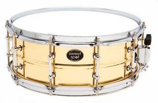 The snare features 10 double-ended tube lugs.
