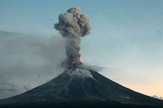 Mayon volcano experienced a second explosion on the morning of Jan. 24, 2018, sending out volcanic ash plumes and lava fountains. 