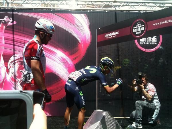 Nario Quintana and Luca Paolini signing on