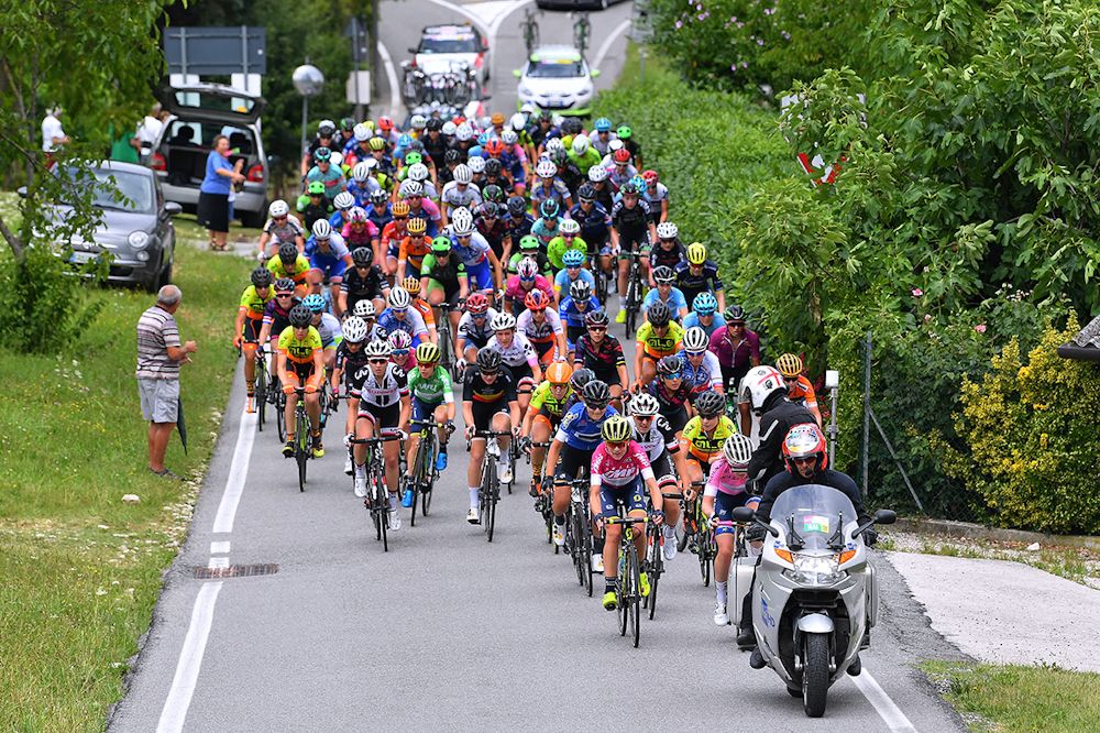 The peloton in action during stage 3 at the Giro Rosa