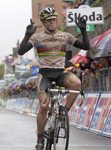 Cadel Evans (BMC) probably never expected to have to give a stage winning salute when he started this morning.