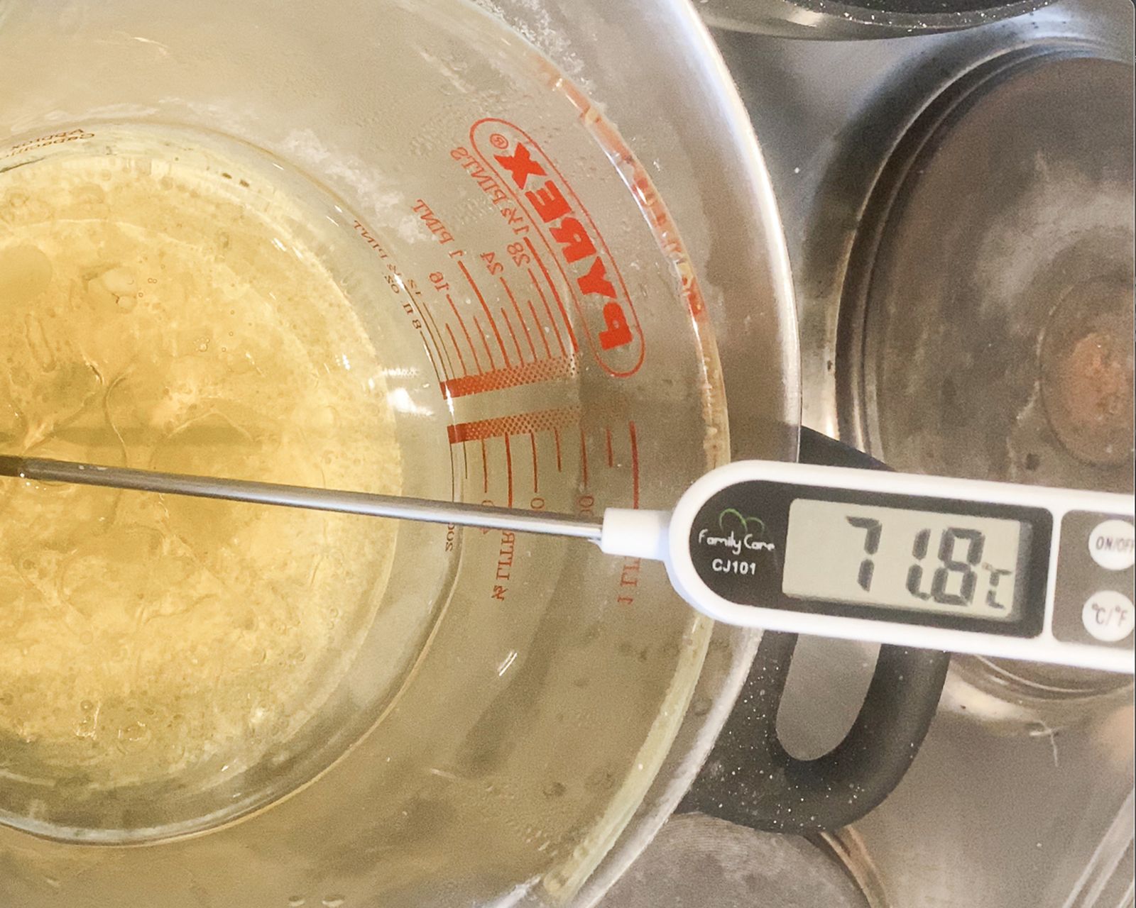 How to make wax melts melt and mold DIY scented candles Real Homes