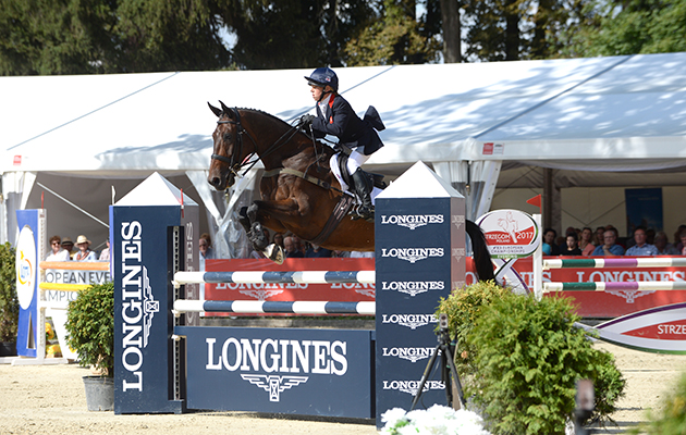 Ros holds her nerve for a clear showjumping round on the final day of the action