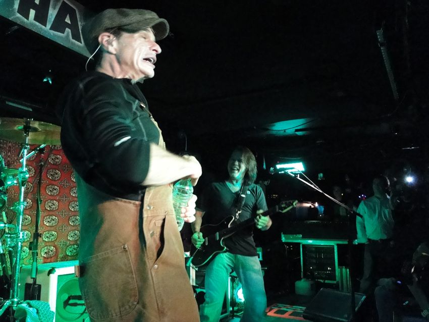 Dave and Eddie in a lighthearted moment on stage
