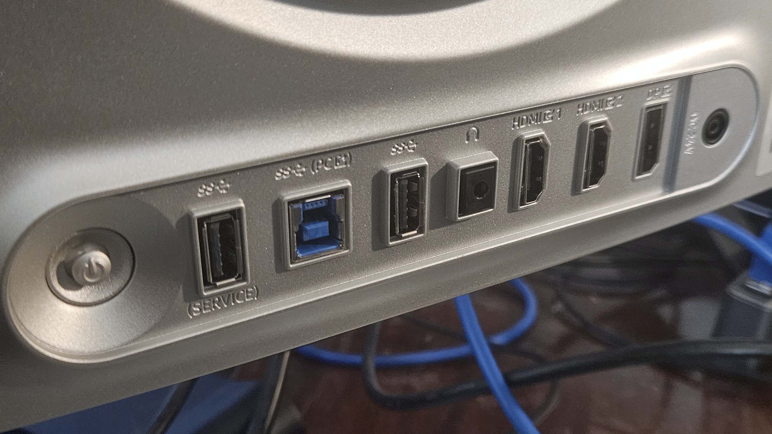 Port selection on the Samsung Odyssey OLED G81SF