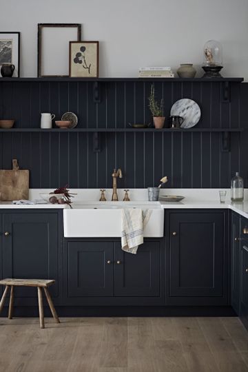 What color is good for a country kitchen?