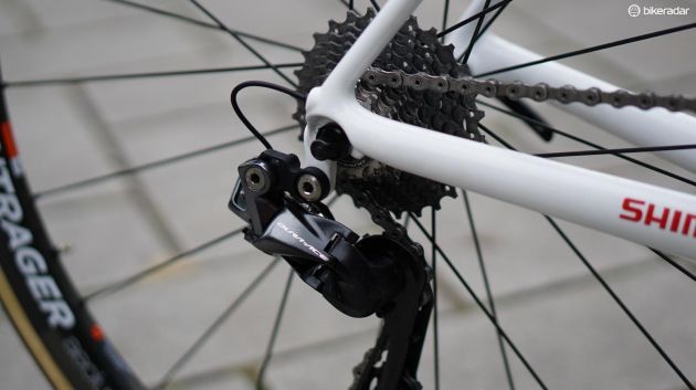 The new Di2 derailleur and the wire alike hug close to the frame