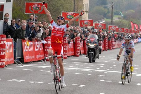 S&eacute;bastien Minard (Cofidis) outsprinted Maxime Mederel (Big Mat - Auber 93) to win Paris-Camembert.