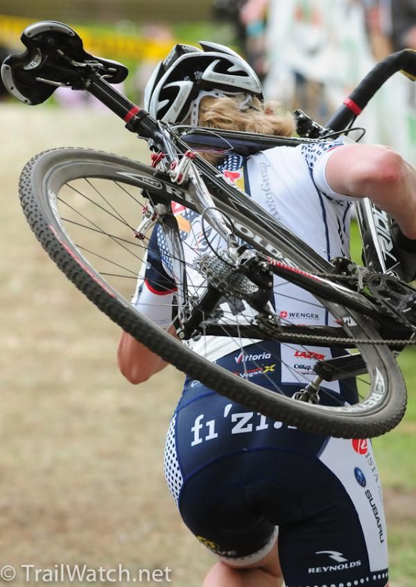 Sue Butler (Hudz/Subaru) running the hill