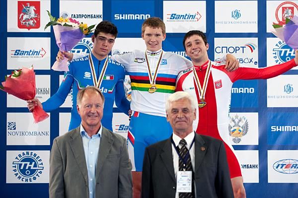 The men's kilo podium (l-r): Loris Paoli, Nikolay Zhurkin and Krzysztof Maksel.
