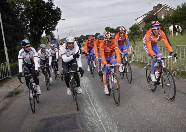 The German team catches the Netherlands