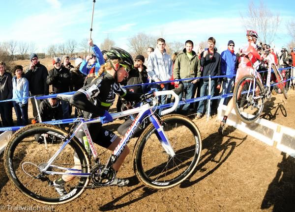 Kaitlin Antonneau (Cyclocrossworld.com) running the barriers