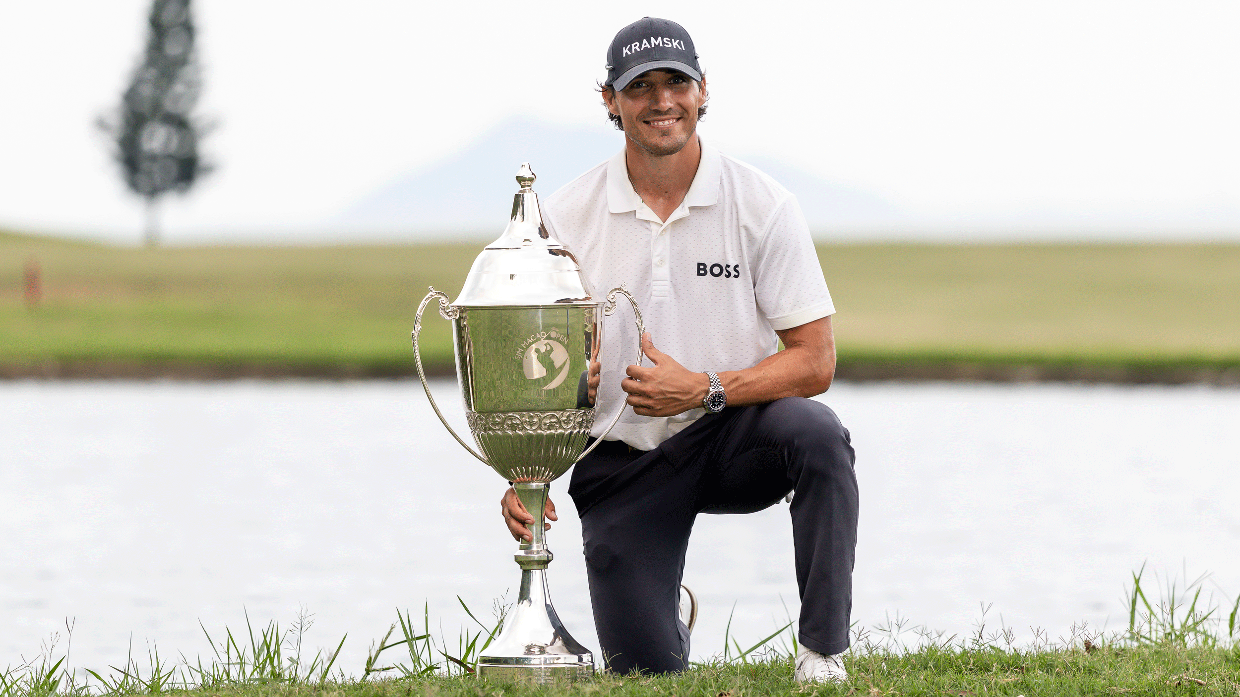 Dominic Foos poses next to the SJM Macau Open trophy following his win in 2025
