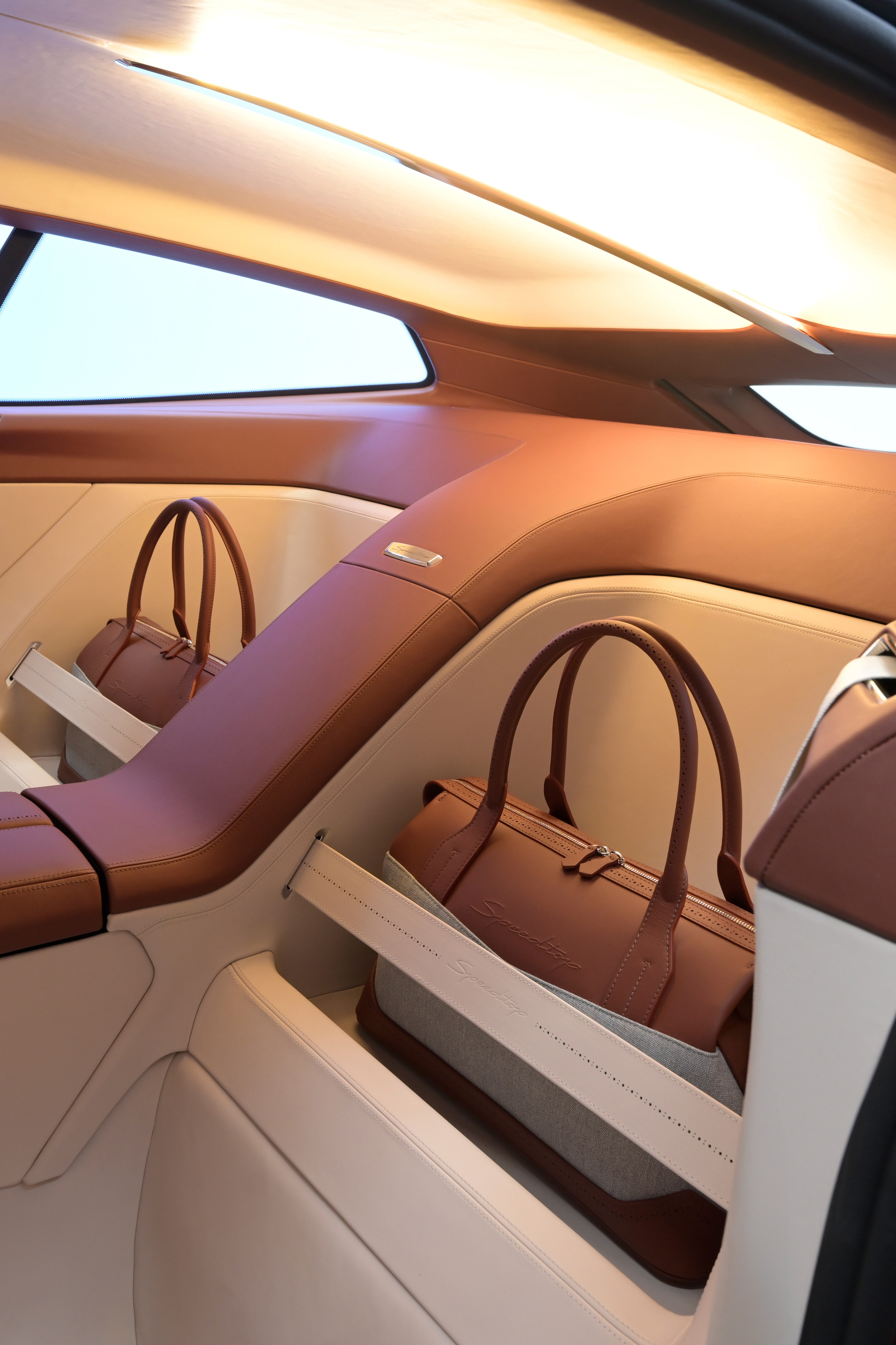 Rear seats are replaced by tailor-made Schedoni weekend bags