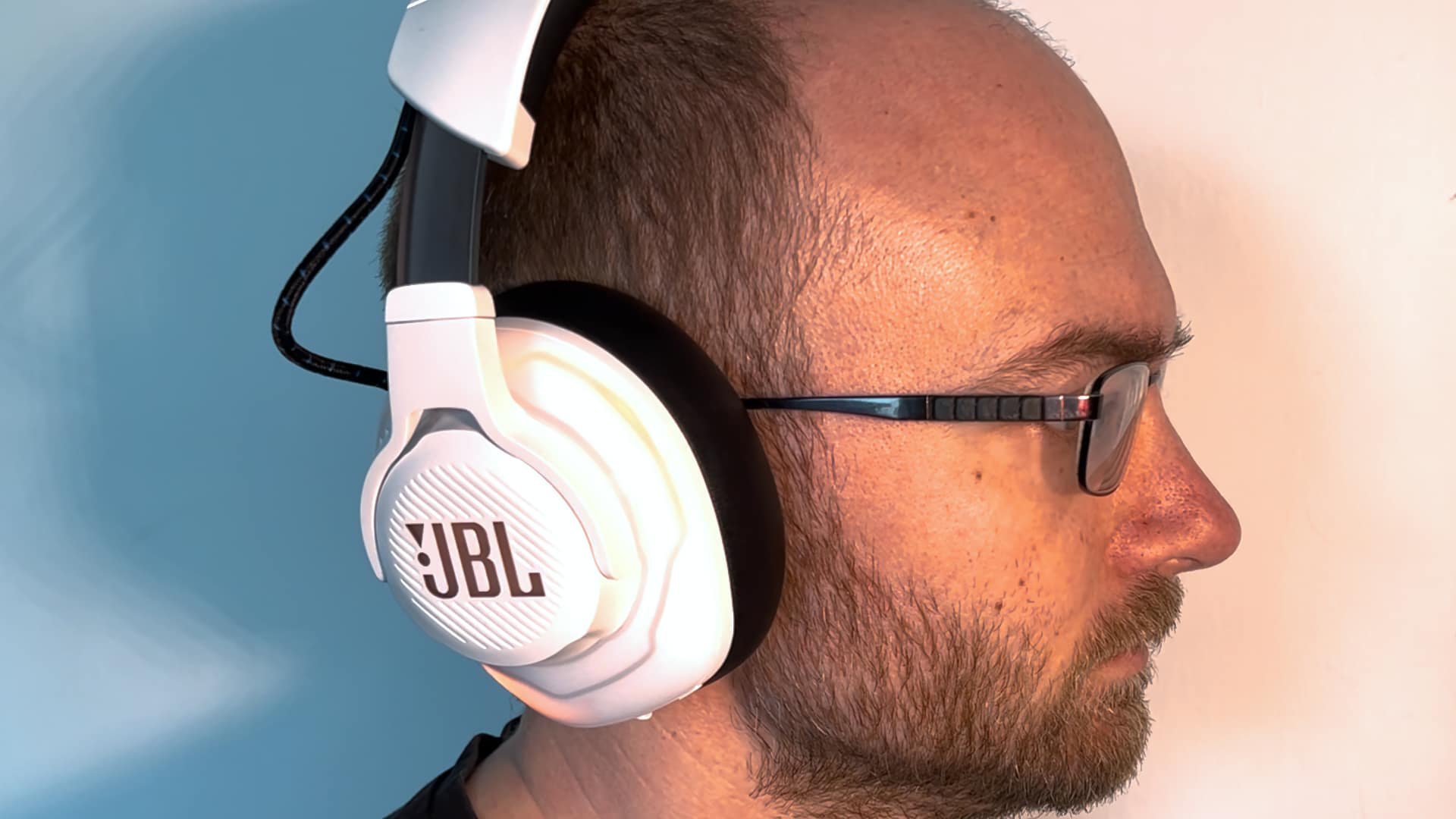 JBL Quantum 910p gamingheadset i vitt