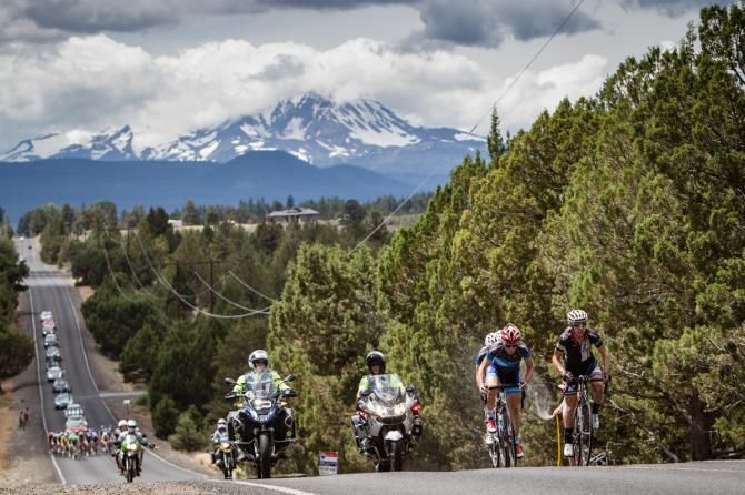 The women's break maintaining a gap on the field