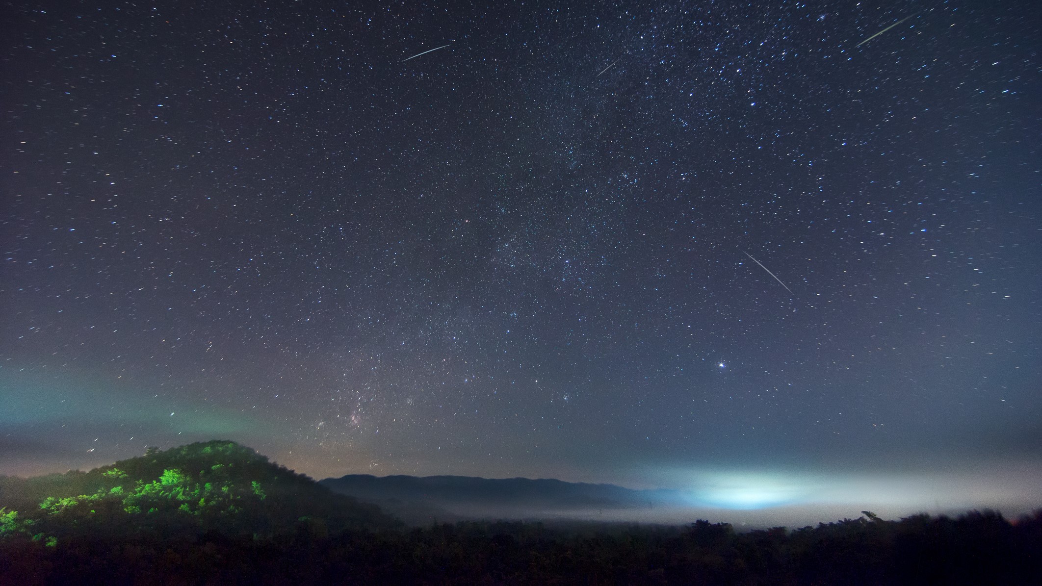 Leonid meteors above Lampang, Thailand.
