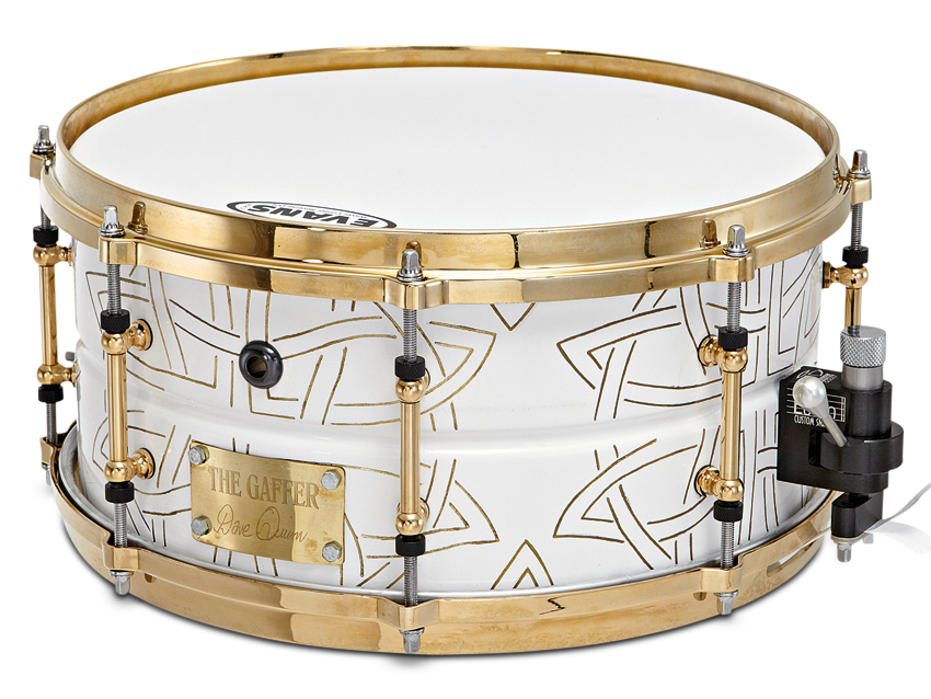 White and gold snare boasts 24-carat gold die-cast hoops and tube lugs.