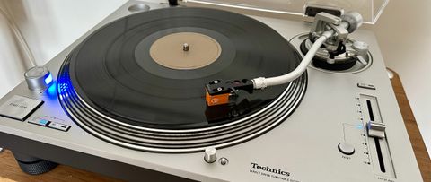 The Technics SL-1200GR2 playing a vinyl 