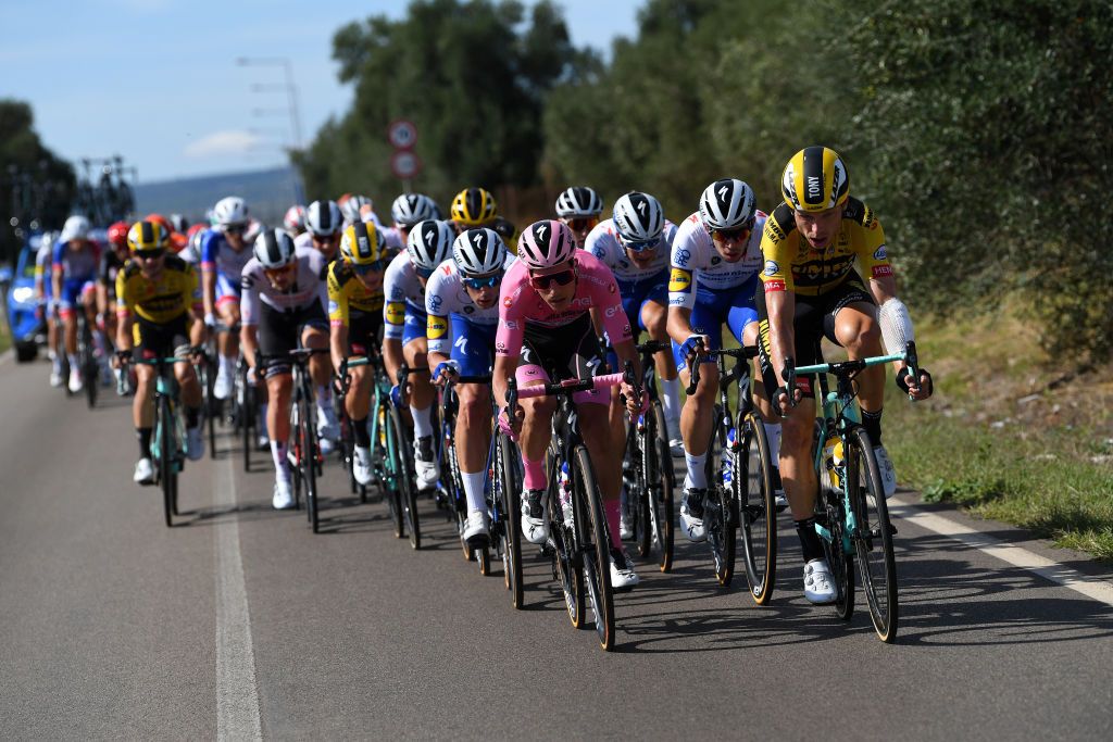 Race leader Jo&atilde;o Almeida was in the front echelon
