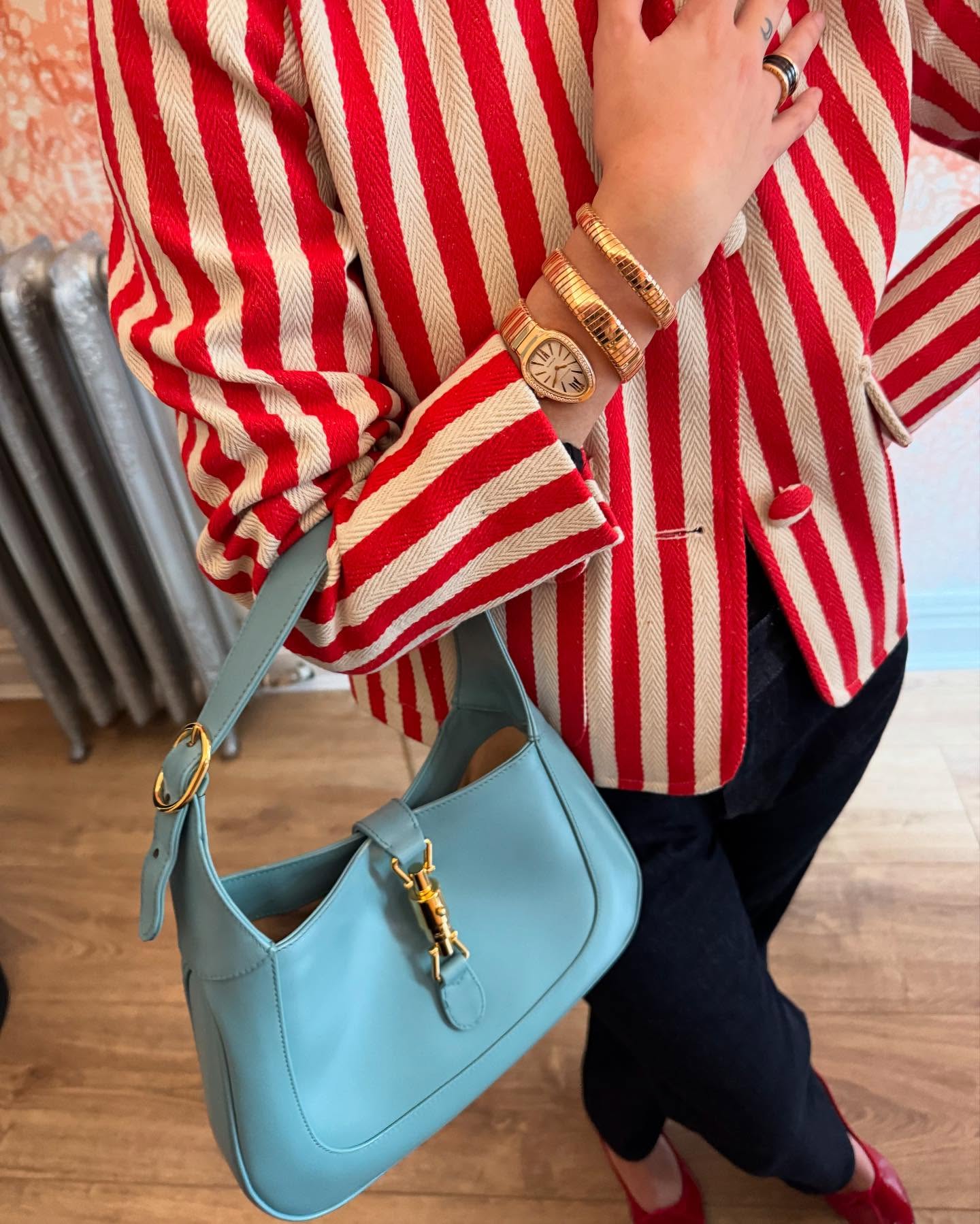Influencer @helenacuesta wears a Gucci Jackie bag.
