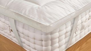 Soak&Sleep Soft as Down Silk mattress topper review