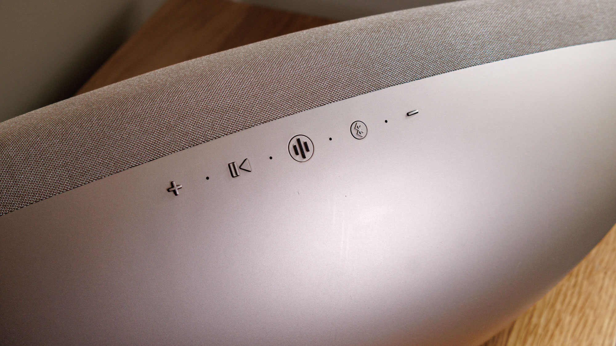 Wide shot of the Zeppelin Pro buttons