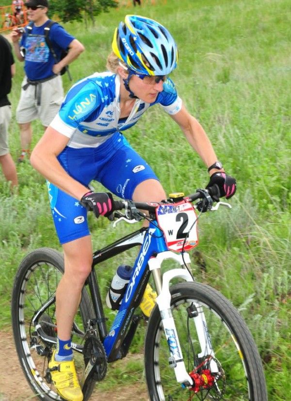 Catherine Penrel (Luna Women's MTB) on a short climb