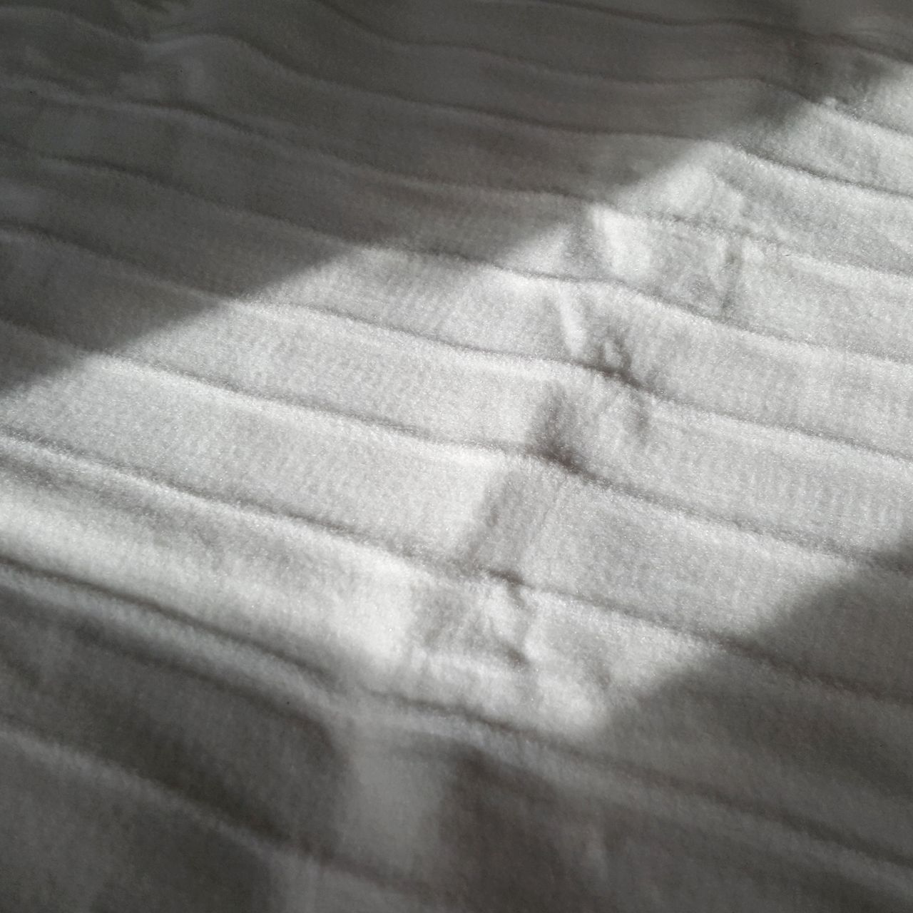 A close up of the Silentnight Yours &amp; Mine Dual-Control Electric Blanket showing ridges where the cables lie