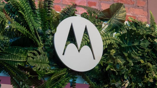 Moto вставляла партнерские коды в заказы на Amazon и заявляет, что это произошло «случайно»