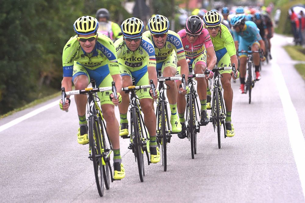 Tinkoff-Saxo tried to split the peloton late in the race.