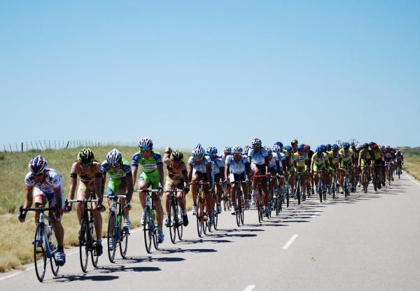 The peloton stretches out as the pace quickens