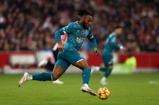 Antoine Semenyo of Bournemouth in action during the Premier League match between Brentford FC and AFC Bournemouth at Gtech Community Stadium on November 09, 2024 in Brentford, England.