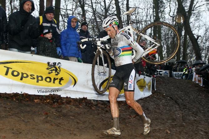 World Champion Niels Albert runs the off-camber section