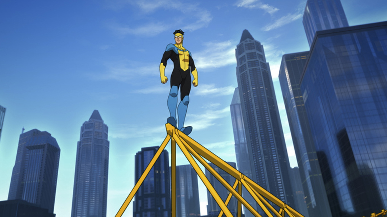 Mark Grayson se para sobre una grúa en Invincible temporada 1