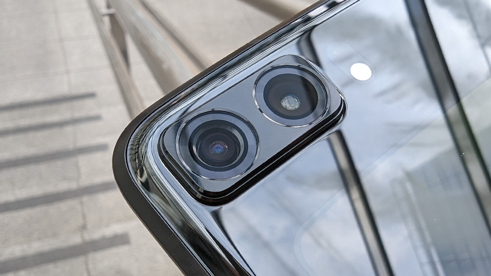 A close-up of the cameras on a Motorola Razr 2022