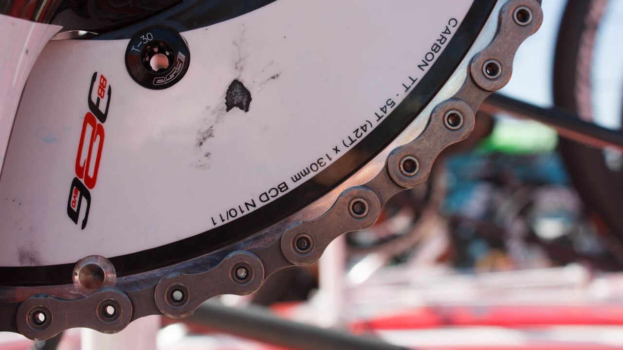 The 54t big ring on this spare bike has clearly seen some use, and abuse (Matthew Allen / Immediate Media)