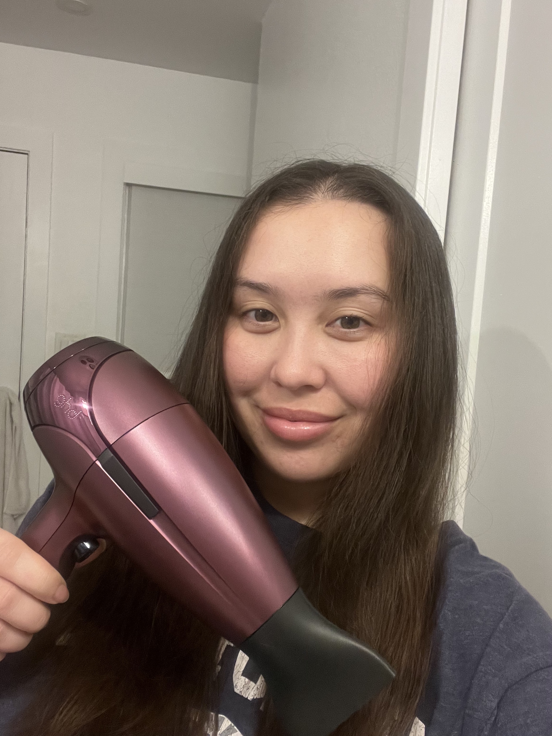 Catharine Malzahn mit trockenem Haar nach dem Test des GHD Helios Haartrockners