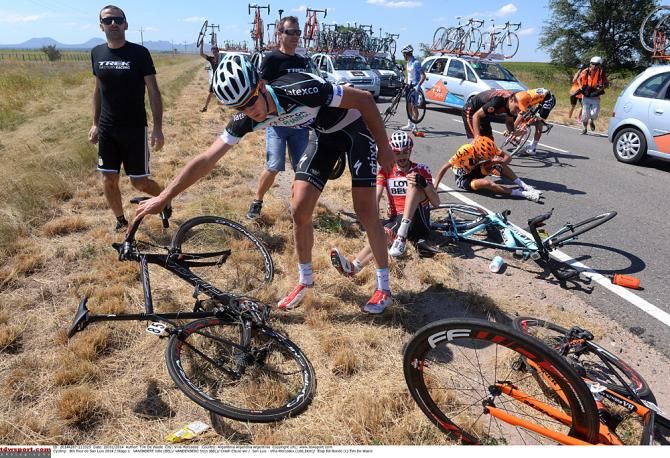 Belgian pile-up in Argentina: Stijn Vandenbergh and Jelle Vanendert hit the deck on stage 1
