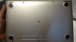 Asus EeeBook X205 - the bottom