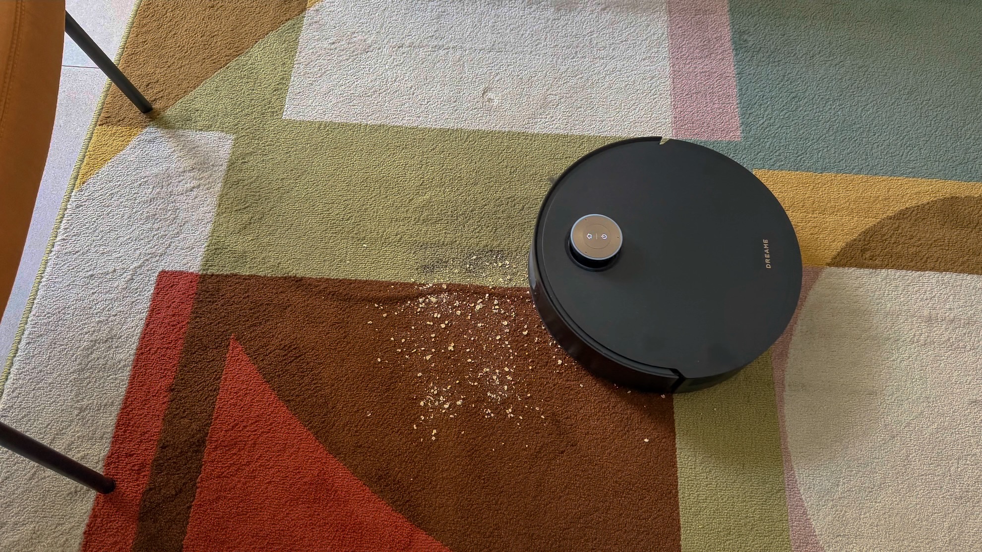 Dreame Aqua10 Ultra vacuuming oats and tea on carpet