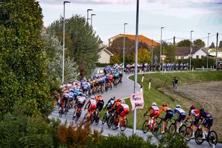 The peloton was often lined out