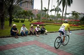 Tour leader Justin Jules (Velo Club/La Pomme Marseille) makes his way to the presentations in Danzhou.