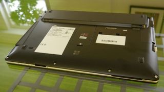 Fujitsu Lifebook S936 bottom
