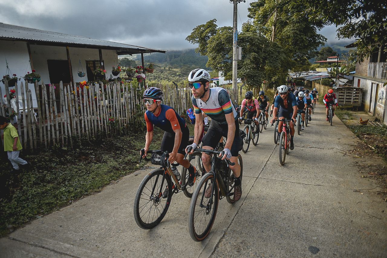 Stage 2 began in hilly section from Calima