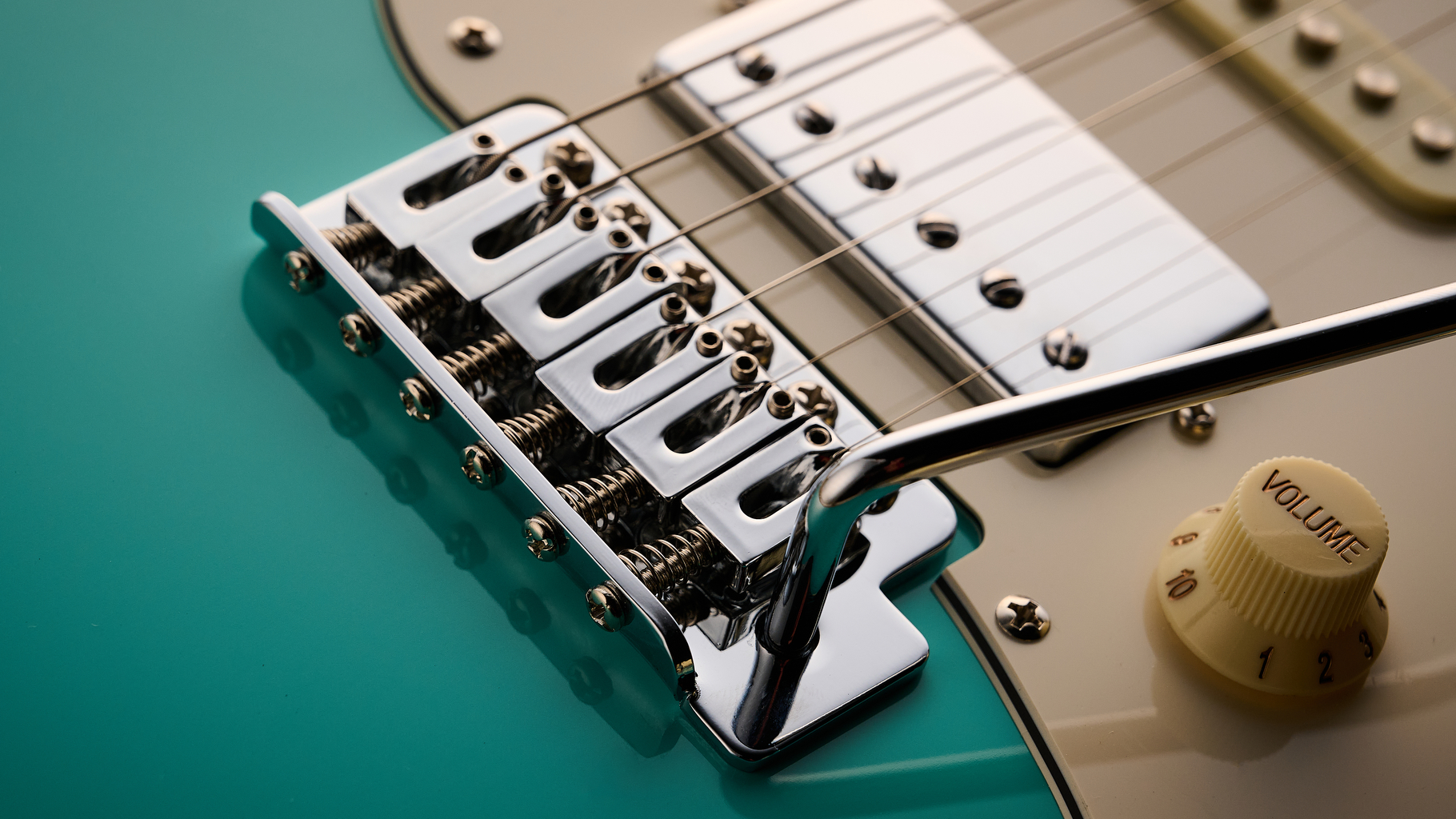 The six point tremolo on the Cort G200SE electric guitar