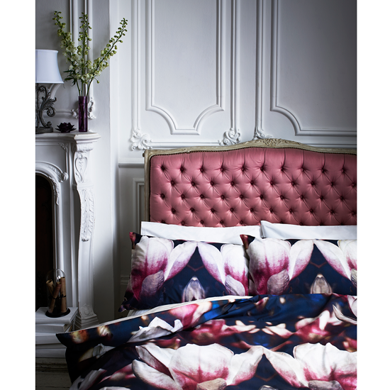 bedroom with white wall