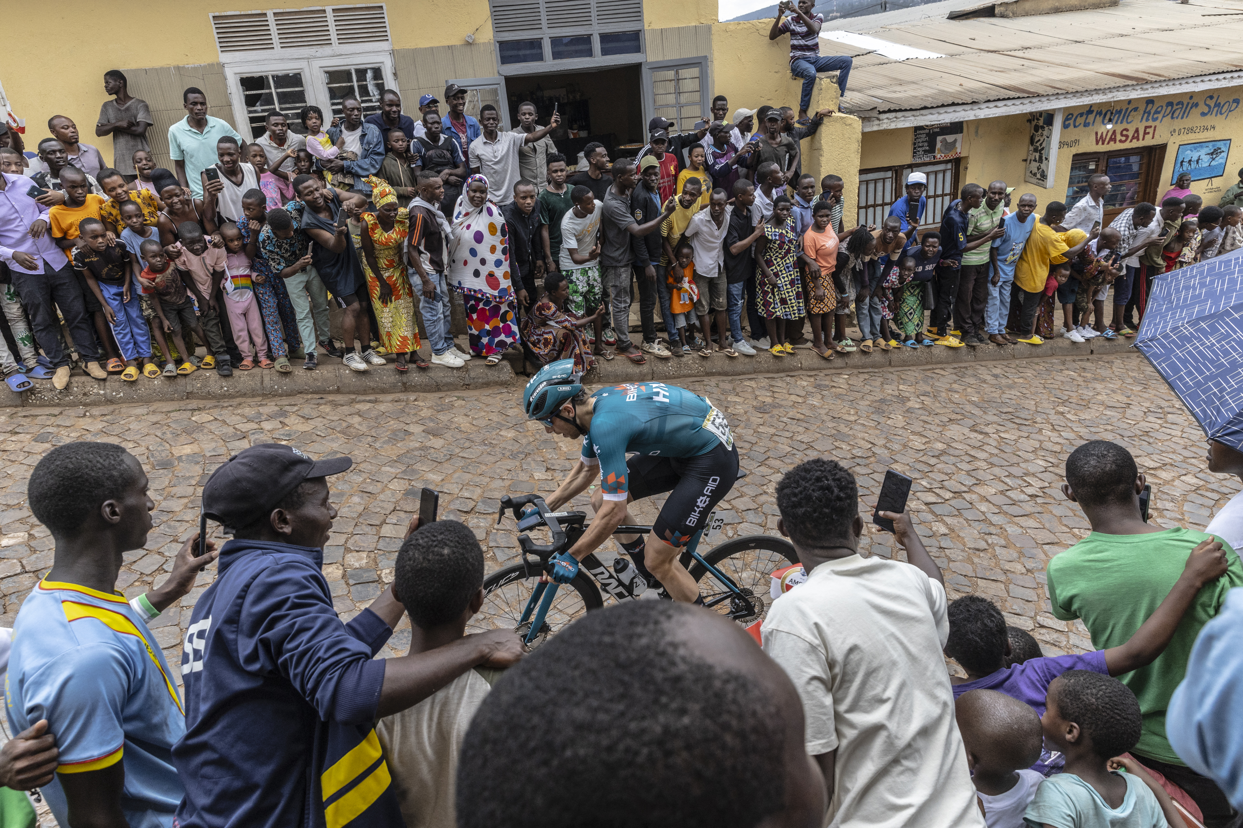 Residents gather to look at riders during the final stage of the 16h Tour du Rwanda on 25 February 2024, in Kigali. Israel Premier Tech&amp;acirc;&amp;#128;&amp;#153;s British rider Joseph Blackmore, won the Tour of Rwanda which ended on Sunday in the capital Kigali. (Photo by Guillem Sartorio / AFP)