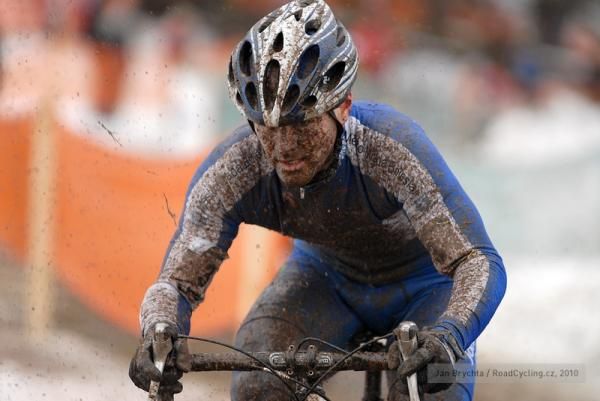 Vladim&iacute;r Kyziv&aacute;t grinds through the mud to 6th.
