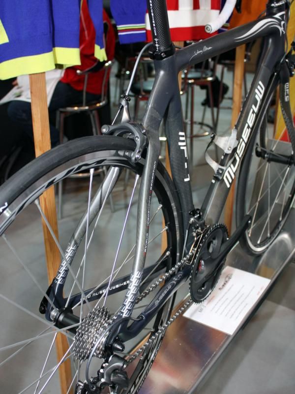 Flax fibers are also visible in the main tubes and seat stays of the Museeuw MF-1.